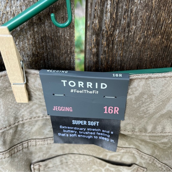 Torrid Jegging Skinny Super Soft High-Rise Jeans In Python Tan NWT Sz 16R - Picture 4 of 14